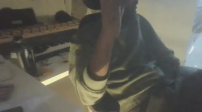 Snapshot of dominanthubby chatting on 12-03-24, 05:23 dominanthubby online show from 12-03-24, 05:23