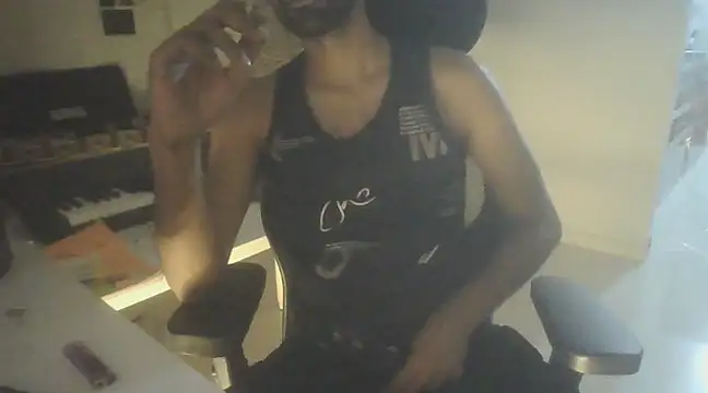 Snapshot of dominanthubby chatting on 12-05-24, 07:28 dominanthubby online show from 12-05-24, 07:28