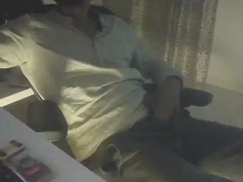 Snapshot of dominanthubby chatting on 12-10-24, 10:26 dominanthubby online show from 12-10-24, 10:26