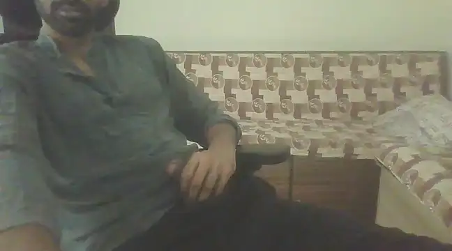 Snapshot of dominanthubby chatting on 03-11-25, 09:34 dominanthubby online show from 03-11-25, 09:34