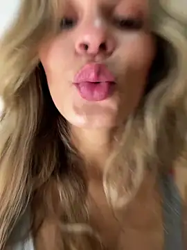 cuteluci  online show from 03-31-26, 12:23