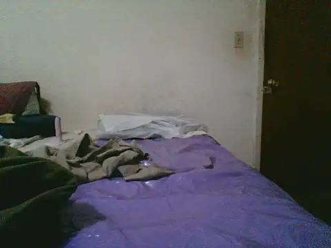 Snapshot of Emilylyn2501 chatting on 11-08-25, 02:23 Emilylyn2501 online show from 11-08-25, 02:23