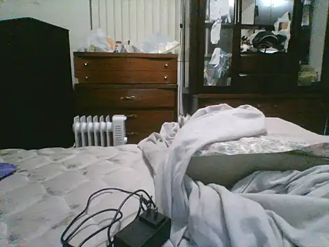 Snapshot of Emilylyn2501 chatting on 11-11-25, 02:44 Emilylyn2501 online show from 11-11-25, 02:44