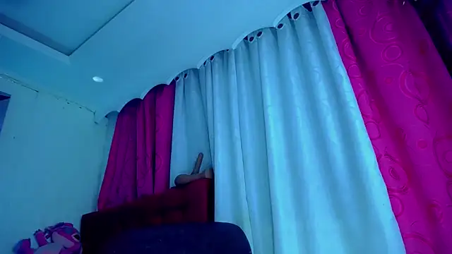 NahomiCamper online show from 09-09-25, 04:23