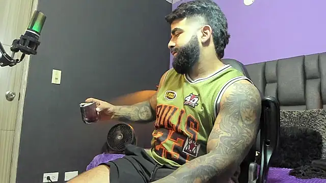 Lyon vach online show from 04-22-26, 01:08