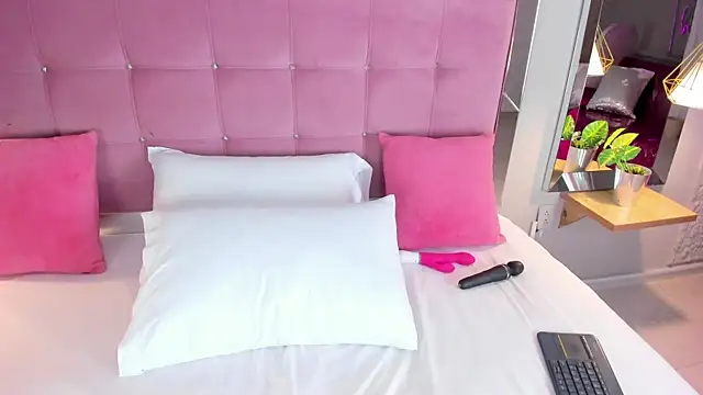 ArticaBelle online show from 09-13-25, 04:34