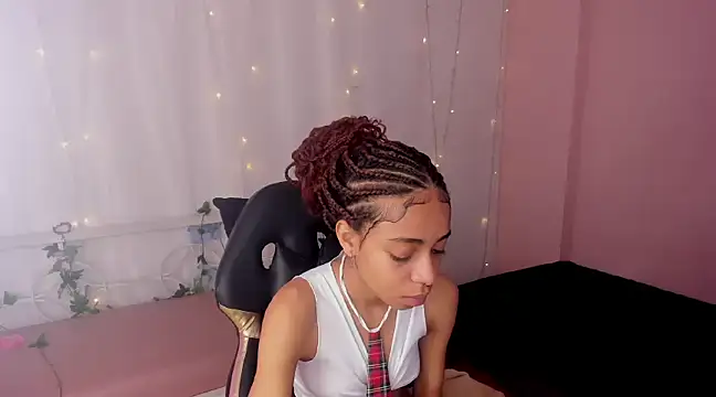 Abigail Wilson  online show from 01-13-25, 08:15