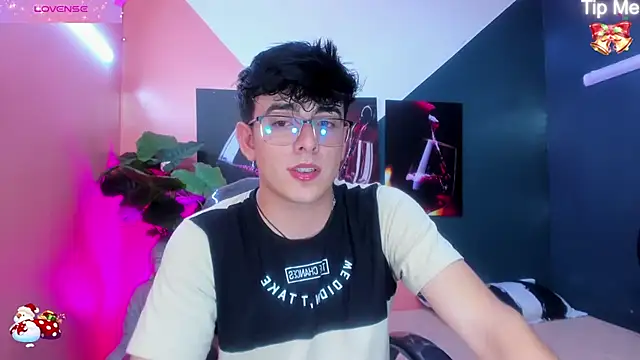 Snapshot of nolan_twink1 chatting on 12-13-24, 10:19 nolan twink1 online show from 12-13-24, 10:19