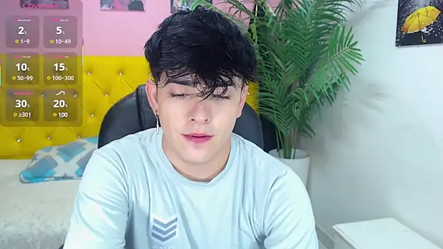 Snapshot of nolan_twink1 chatting on 03-11-25, 05:35 nolan twink1 online show from 03-11-25, 05:35