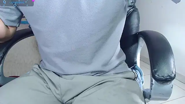 Snapshot of nolan_twink1 chatting on 09-25-25, 06:11 nolan twink1 online show from 09-25-25, 06:11