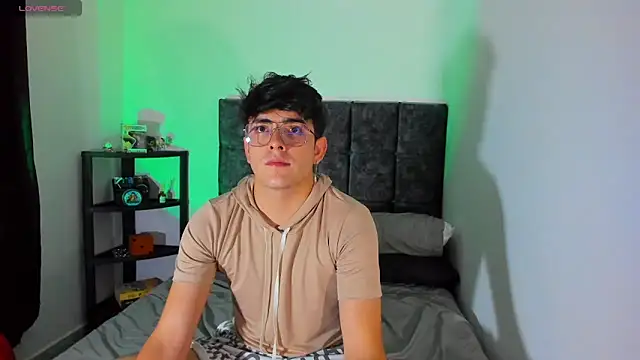 Snapshot of nolan_twink1 chatting on 10-01-25, 11:44 nolan twink1 online show from 10-01-25, 11:44