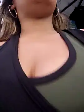 Snapshot of LaurenWelly_ chatting on 02-10-25, 11:23 LaurenWelly online show from 02-10-25, 11:23