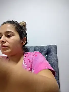 Snapshot of LaurenWelly_ chatting on 02-18-25, 02:27 LaurenWelly online show from 02-18-25, 02:27