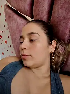 Snapshot of LaurenWelly_ chatting on 02-19-25, 08:41 LaurenWelly online show from 02-19-25, 08:41