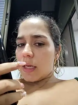 Snapshot of LaurenWelly_ chatting on 03-04-25, 01:23 LaurenWelly online show from 03-04-25, 01:23