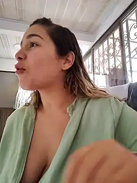 Snapshot of LaurenWelly_ chatting on 03-06-25, 08:48 LaurenWelly online show from 03-06-25, 08:48