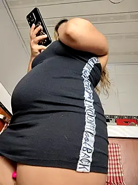 Snapshot of LaurenWelly_ chatting on 03-08-25, 11:39 LaurenWelly online show from 03-08-25, 11:39