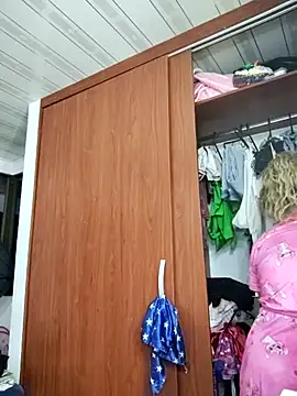 Snapshot of LaurenWelly_ chatting on 03-18-25, 04:37 LaurenWelly online show from 03-18-25, 04:37