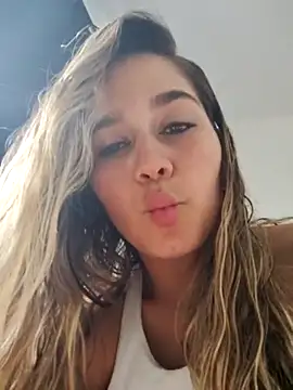 Snapshot of LaurenWelly_ chatting on 03-21-25, 09:01 LaurenWelly online show from 03-21-25, 09:01