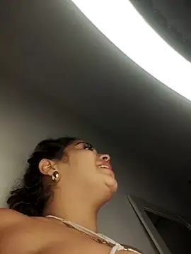 Snapshot of LaurenWelly_ chatting on 09-25-25, 10:46 LaurenWelly online show from 09-25-25, 10:46