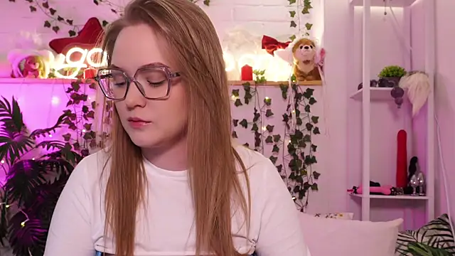 MonicaAsis online show from 04-19-26, 05:56