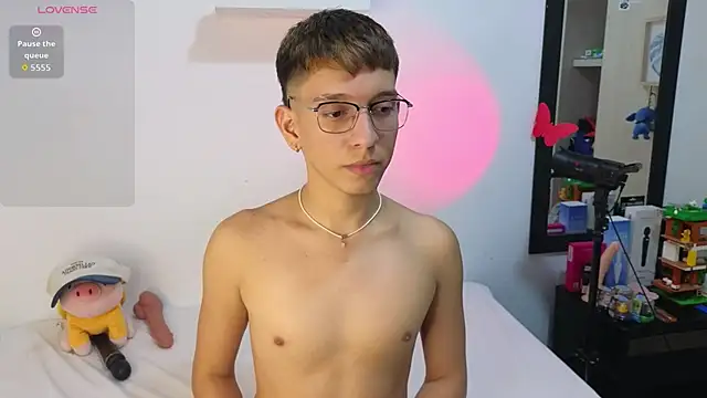 milky  boy  online show from 06-08-26, 02:12