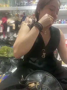 Snapshot of Cesywet chatting on 03-08-25, 10:11 Cesywet online show from 03-08-25, 10:11