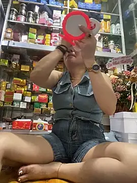 Snapshot of Cesywet chatting on 03-14-25, 06:21 Cesywet online show from 03-14-25, 06:21