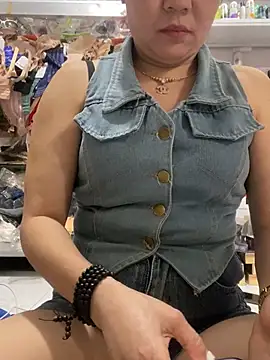 Snapshot of Cesywet chatting on 03-22-25, 07:57 Cesywet online show from 03-22-25, 07:57