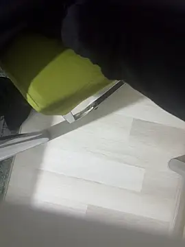 Snapshot of homidor chatting on 09-20-25, 10:44 homidor online show from 09-20-25, 10:44