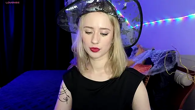 SashaBrooks online show from 10-29-25, 06:09