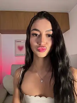 maddy bronw  online show from 11-25-25, 10:32