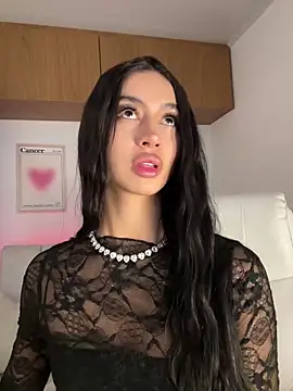 maddy bronw  online show from 11-26-25, 10:33