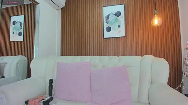 RoxannaHanson online show from 12-11-24, 04:49