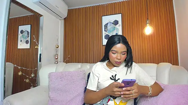 RoxannaHanson online show from 12-15-24, 03:02