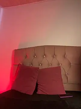 NINA 18 YEARS online show from 10-21-25, 06:41