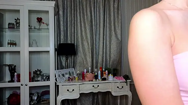 AnneFoxy online show from 12-21-25, 07:26