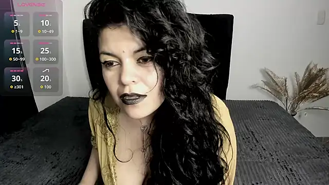 Snapshot of scarlett_w0lf chatting on 06-11-26, 09:57 scarlett w0lf online show from 06-11-26, 09:57