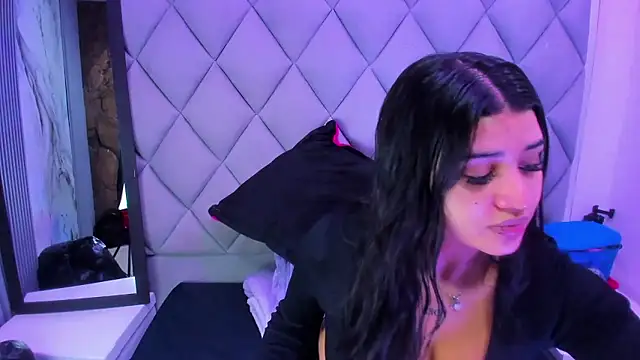 venusowen  online show from 01-19-26, 01:59