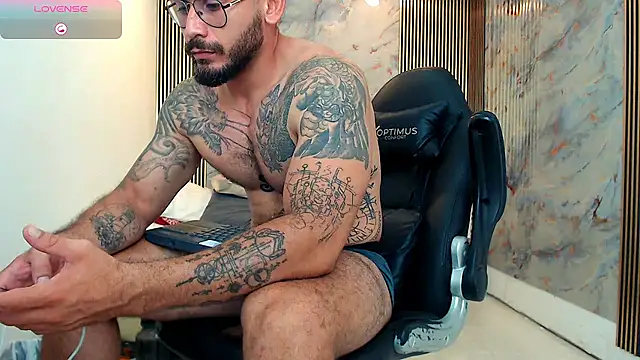 Snapshot of hanz_col chatting on 02-01-25, 12:29 hanz col online show from 02-01-25, 12:29