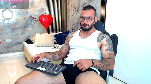 Snapshot of hanz_col chatting on 02-12-25, 08:18 hanz col online show from 02-12-25, 08:18
