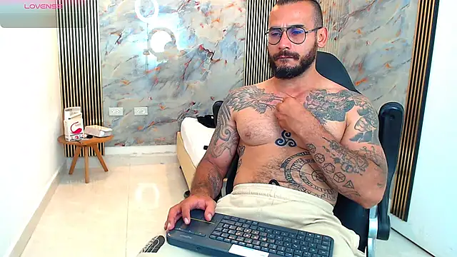 Snapshot of hanz_col chatting on 02-28-25, 01:15 hanz col online show from 02-28-25, 01:15