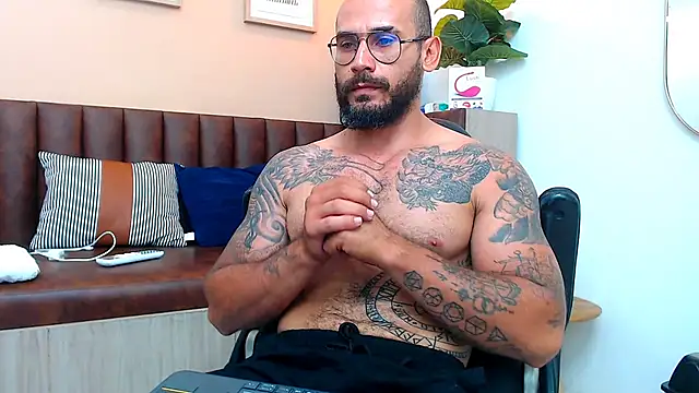 Snapshot of hanz_col chatting on 03-17-25, 02:01 hanz col online show from 03-17-25, 02:01