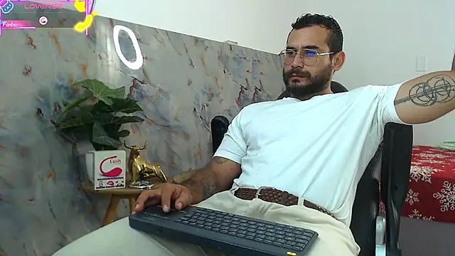 Snapshot of hanz_col chatting on 10-08-25, 03:31 hanz col online show from 10-08-25, 03:31
