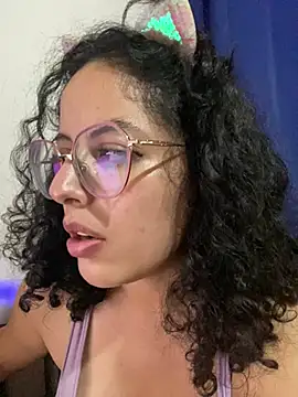 Snapshot of babyluna939 chatting on 03-21-25, 03:33 babyluna939 online show from 03-21-25, 03:33