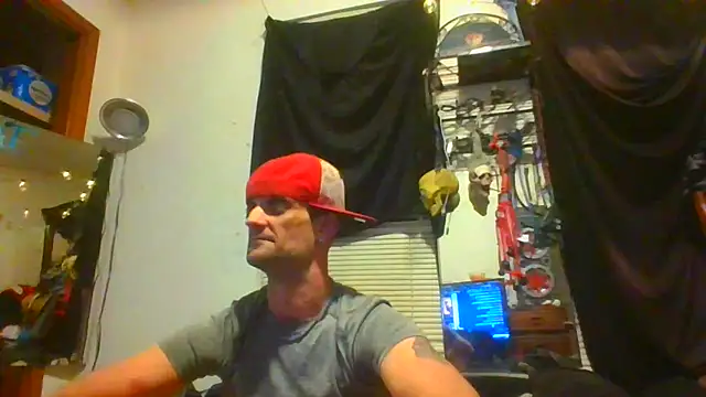 Snapshot of slinginbigD chatting on 12-26-24, 01:51 slinginbigD online show from 12-26-24, 01:51