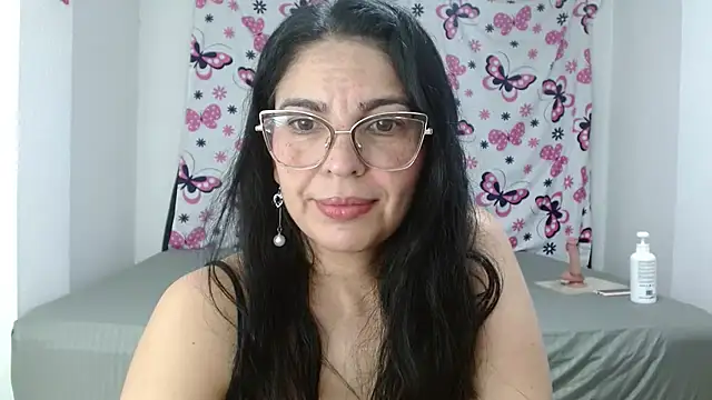 Snapshot of anybellucci43 chatting on 12-30-24, 05:15 anybellucci43 online show from 12-30-24, 05:15