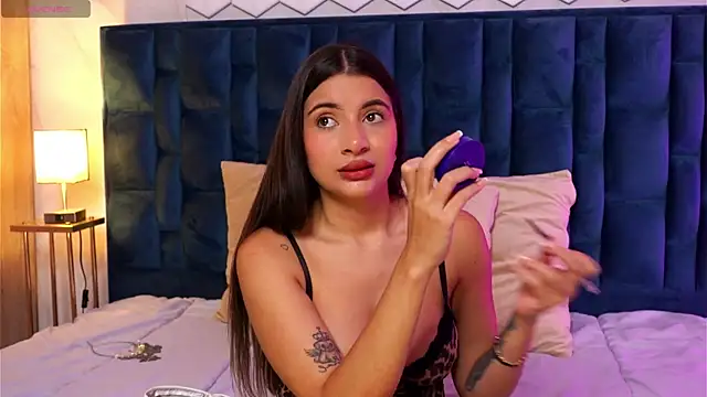 Snapshot of AnitaKariri chatting on 10-20-25, 08:04 AnitaKariri online show from 10-20-25, 08:04