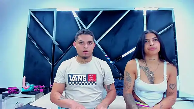 Snapshot of MelissaAndZeuss chatting on 12-17-24, 04:45 MelissaAndZeuss online show from 12-17-24, 04:45