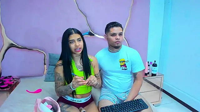 Snapshot of MelissaAndZeuss chatting on 12-22-24, 04:28 MelissaAndZeuss online show from 12-22-24, 04:28